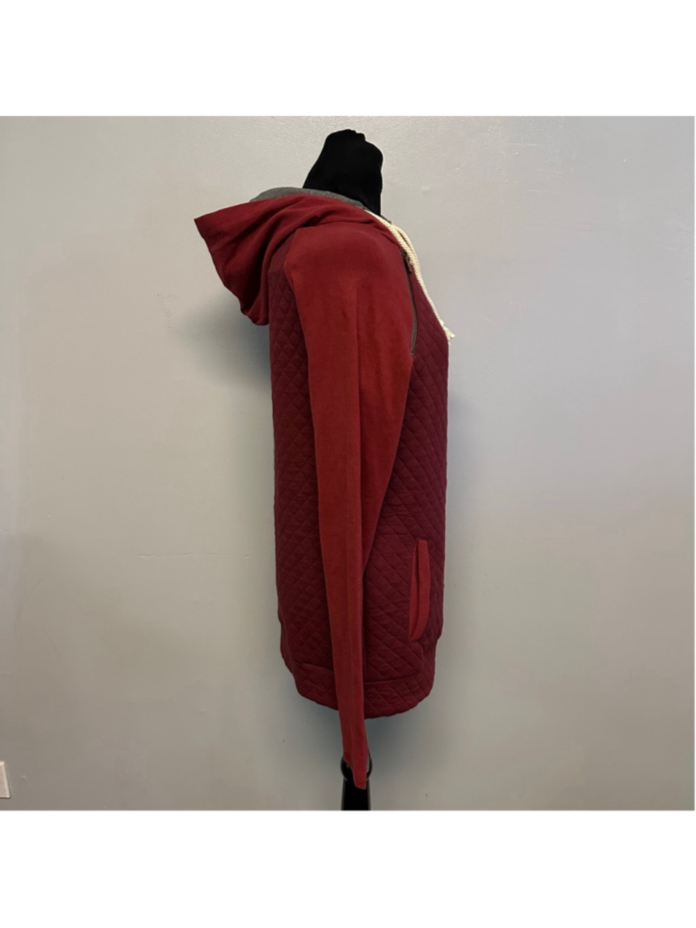 NWT Ampersand Avenue Red & Gray Quilted Hoodie women’s Size Small - Picture 4 of 10